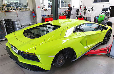 Lamborghini_Aventador_S_nejkola.jpg